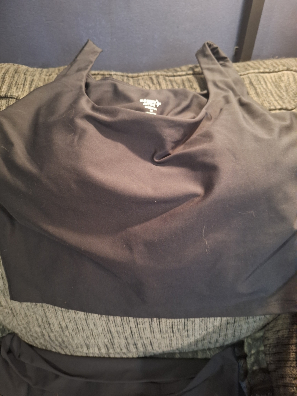 Old Navy Black Sports Bra Tank with Scoop Neck